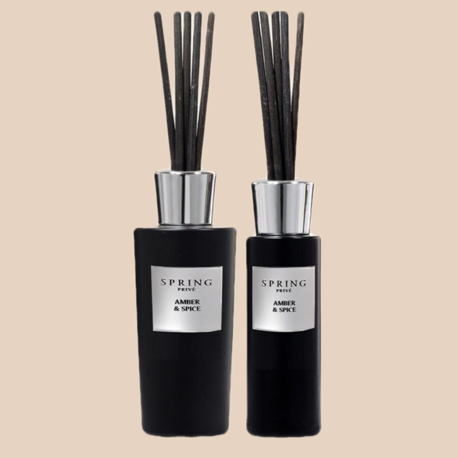 מפיץ ריח פרייבט קולקשן AMBER & SPICE - בקבוק שחור פקק כסף 180 מ"ל