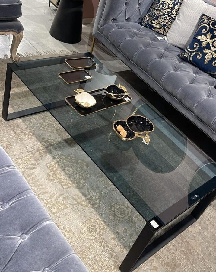 שולחן סלון שחור זכוכית כהה