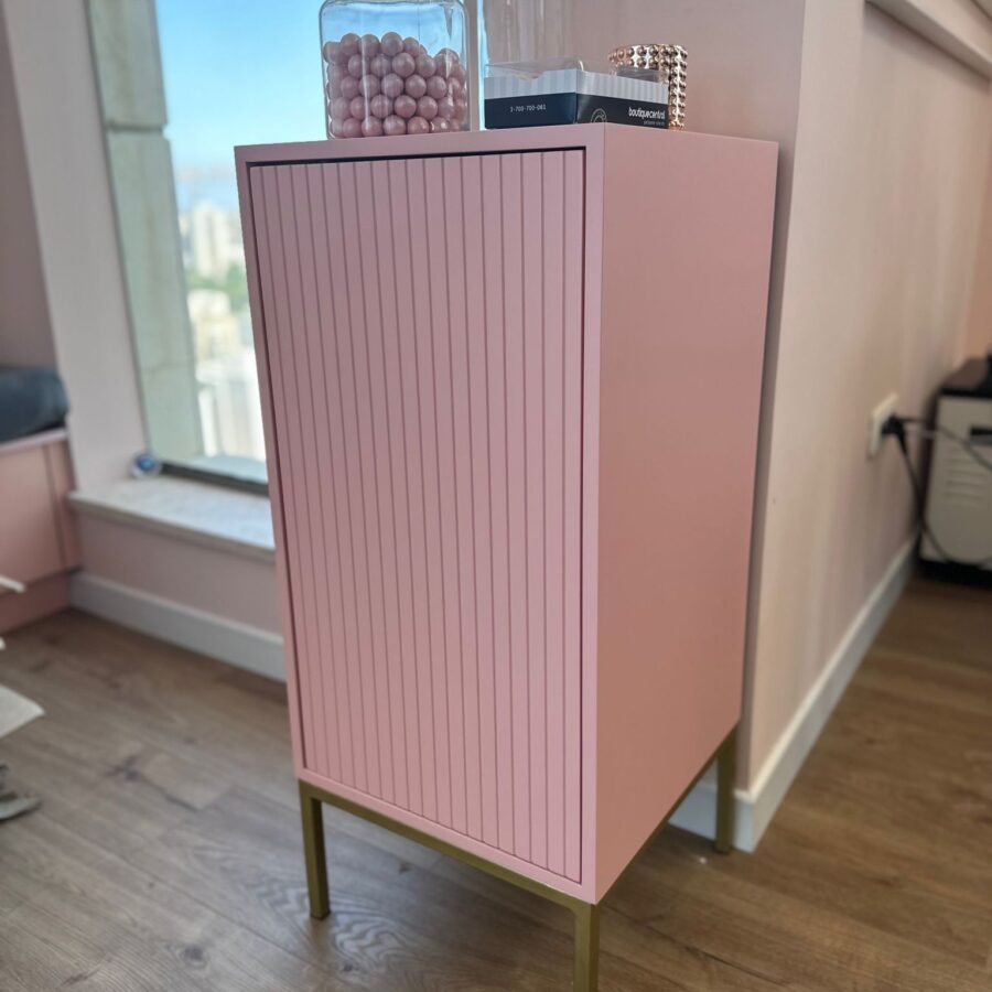 ארונית מדפים - טאצ' ורודה