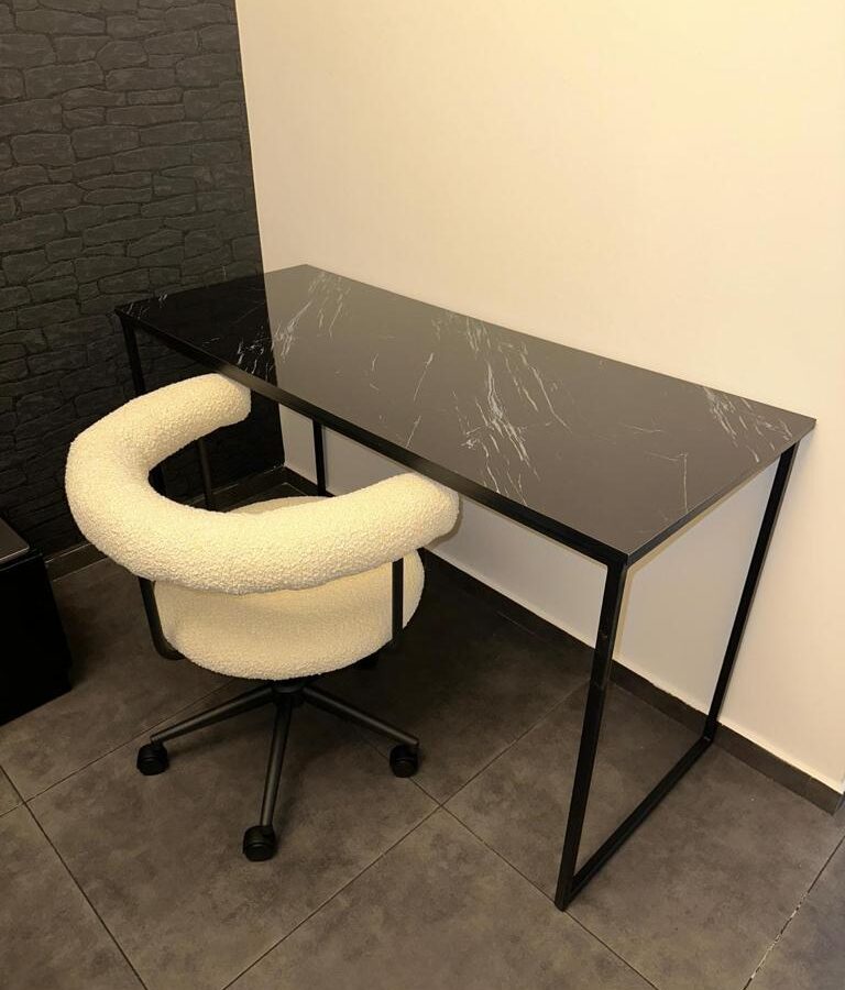 שולחן עבודה/כתיבה דגם "ETEL" - שיש שחור מבריק