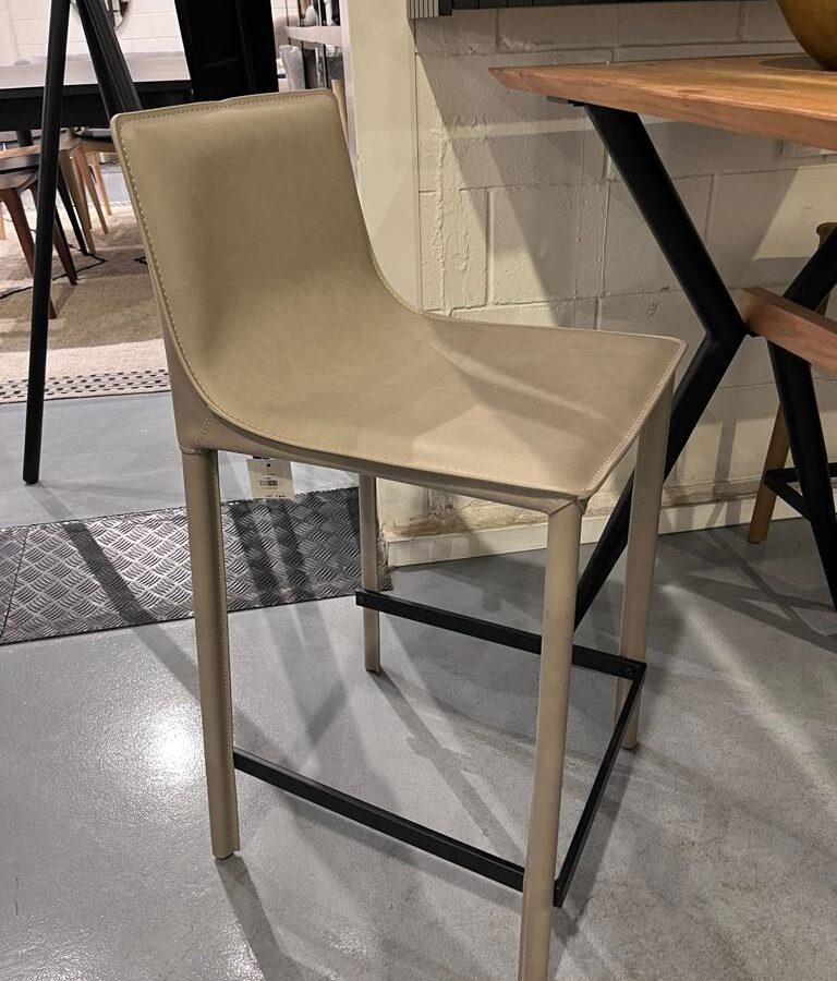 כסא בר סופיה - בז'