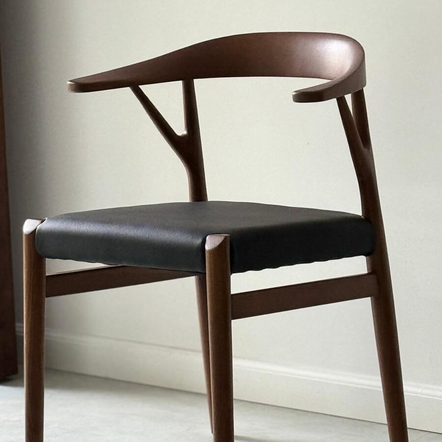 כסא אוכל עץ סגטי אגוז - שחור