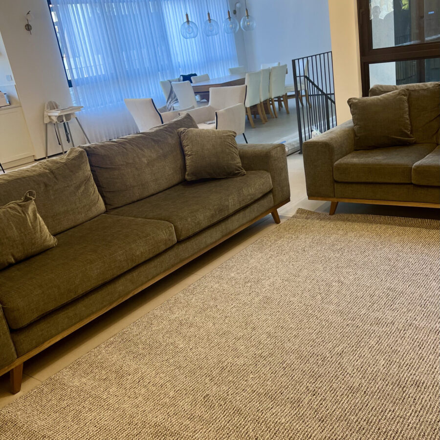 שטיח ארוג לולאות בגווני שחור ולבן