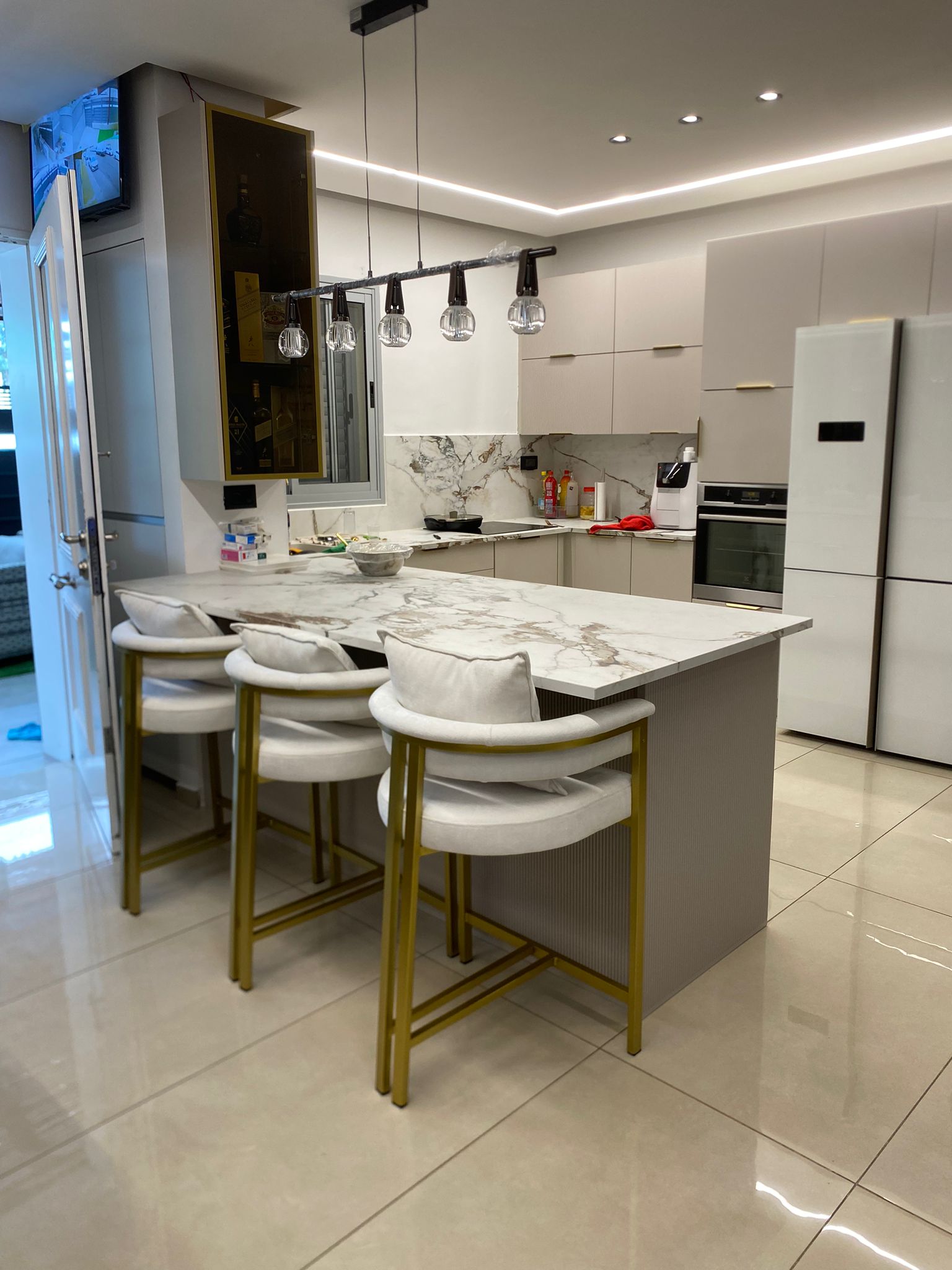 bf365f10-2d1b-438e-8843-8b1fa641dfd9