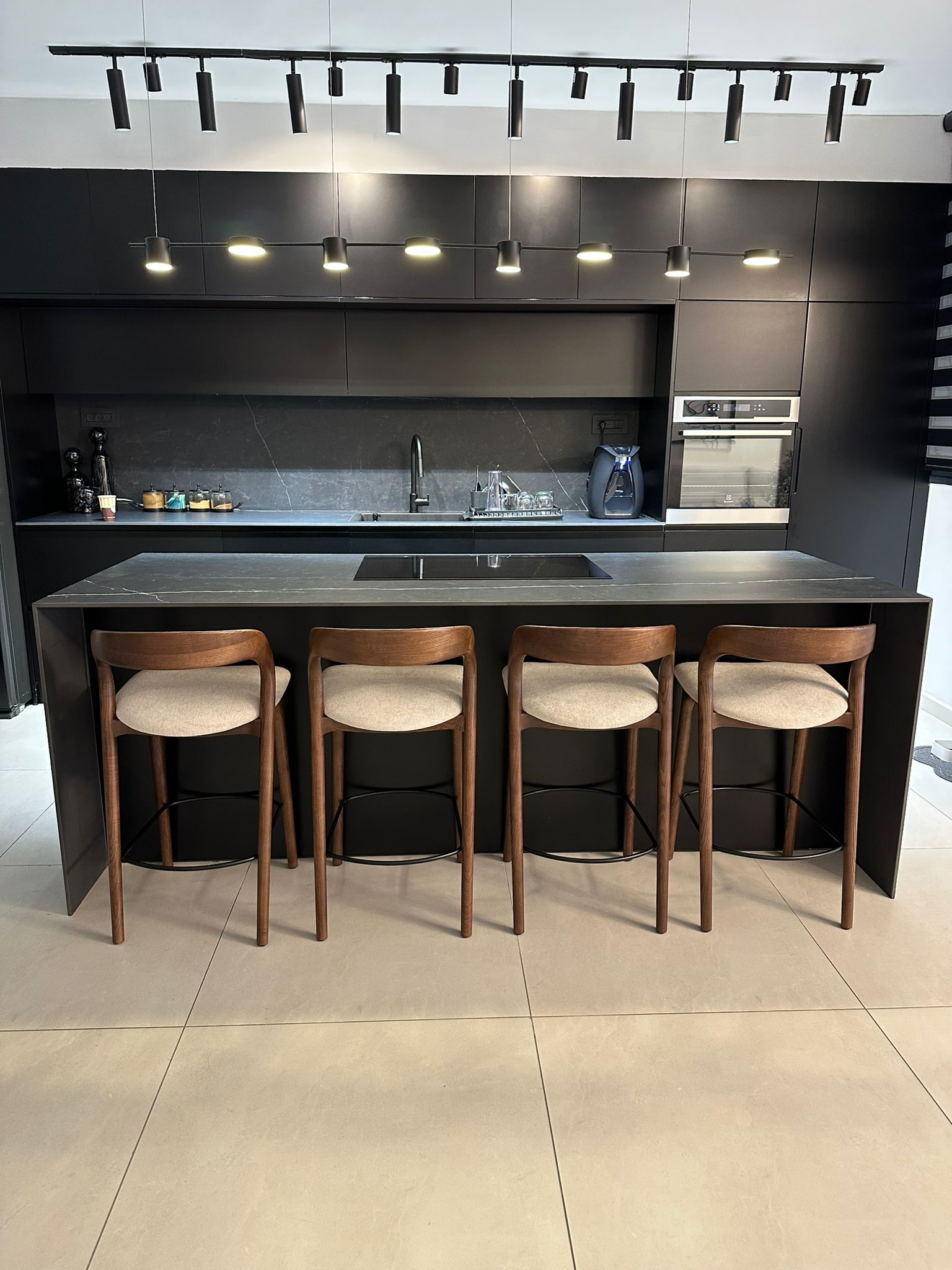 06d05d23-95c1-4c12-81c6-0c5819898990