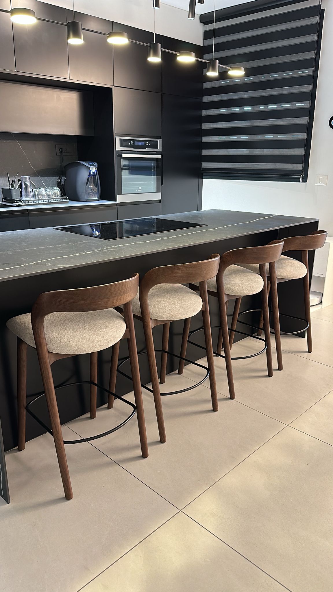 09a79ff7-68c0-4a7b-aba8-61f52c6afed8