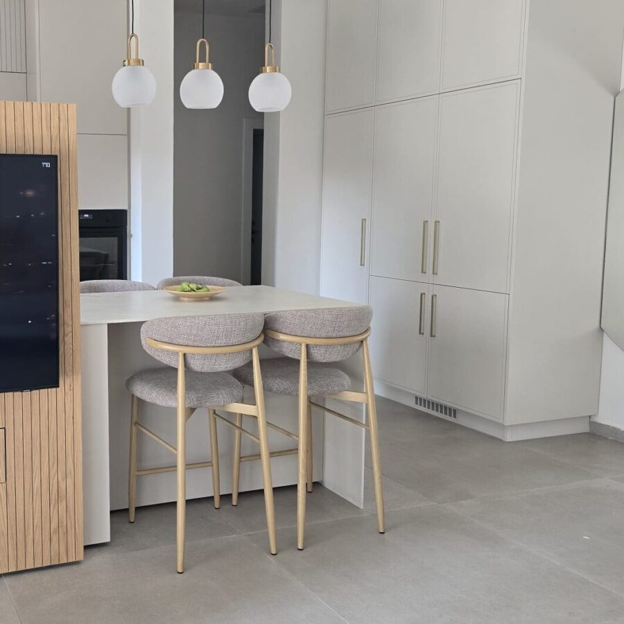 כסא בר "דורי" - אלון טבעי בז'