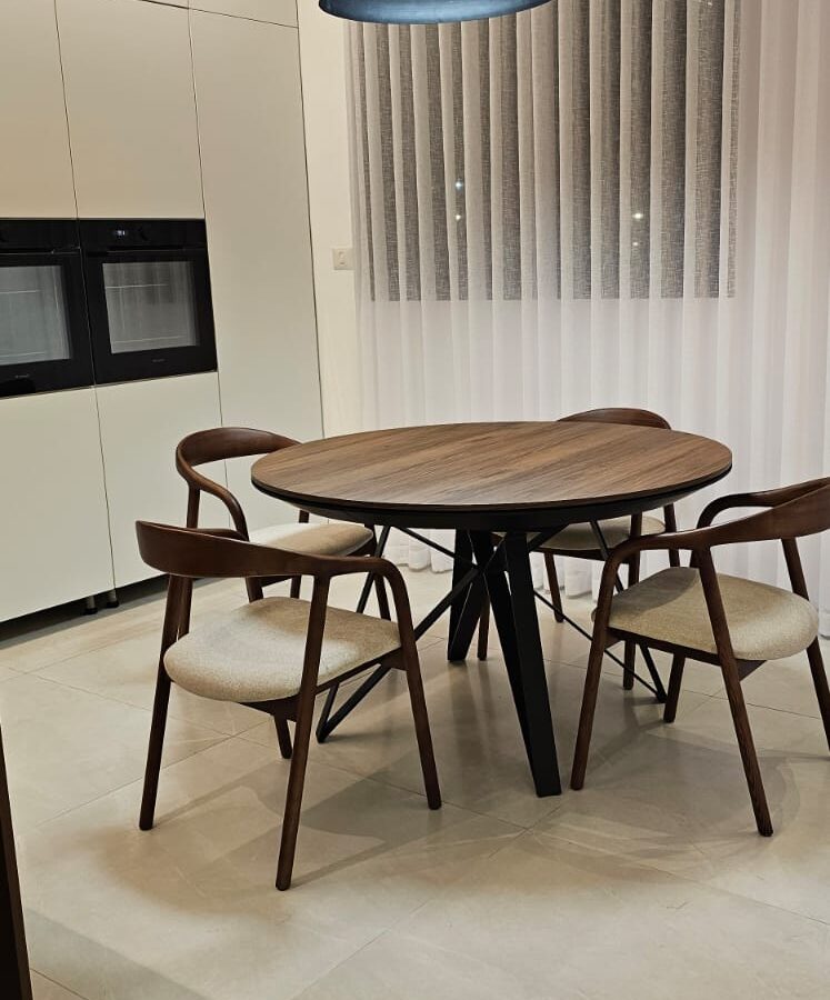 פינת אוכל עגולה "סתיו" - אגוז