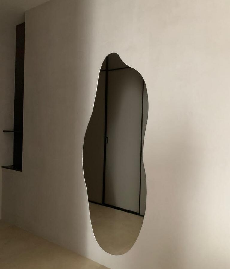 מראה אמורפית מרחפת - ללא מסגרת