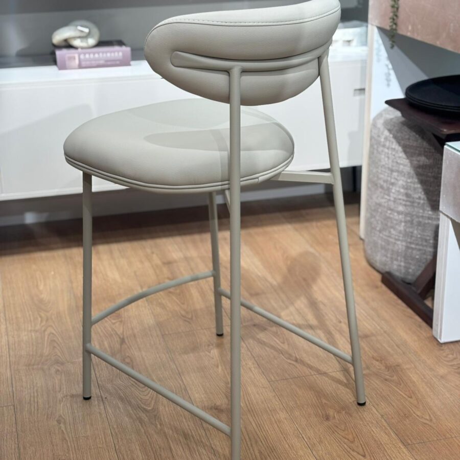 כסא בר "לורנזו" - דמוי עור סהרה