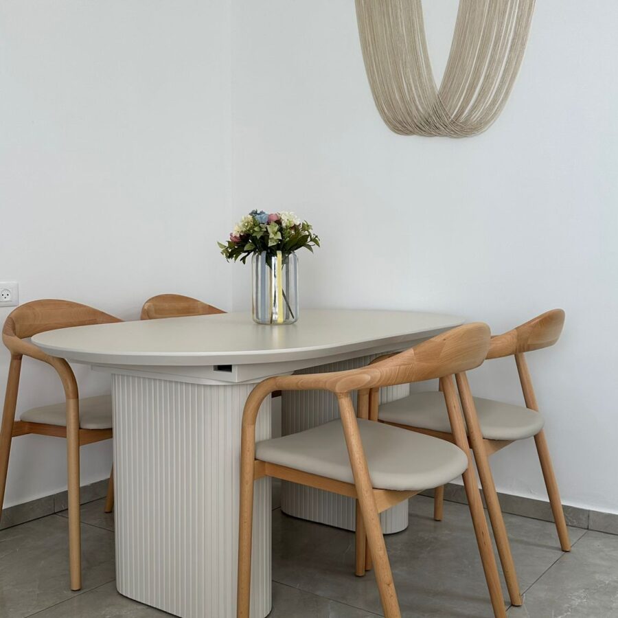 כסא אוכל "און" - אלון טבעי דמוי עור