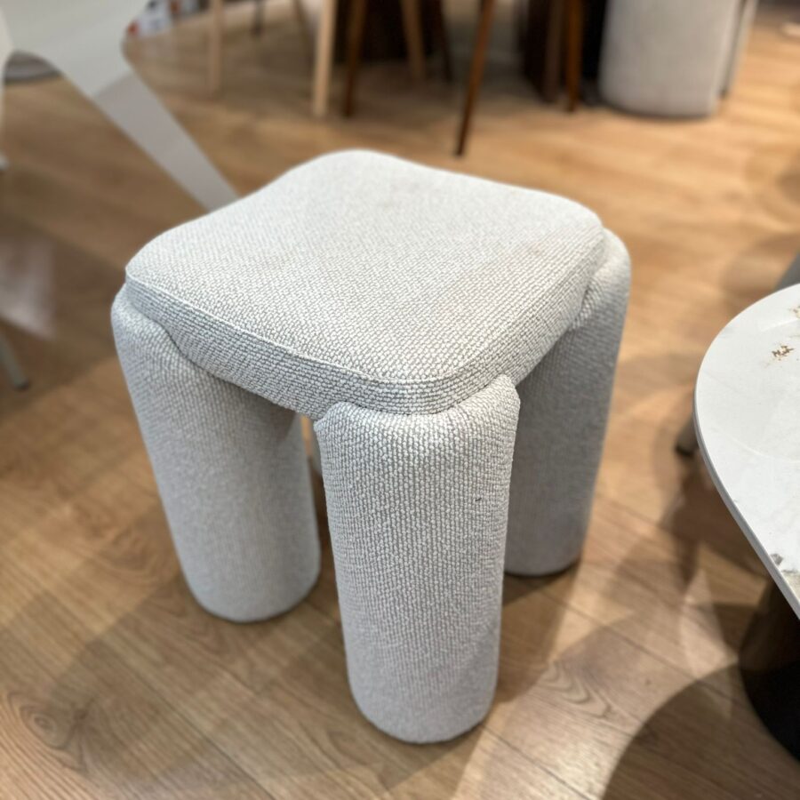 הדום מרובע "קלווין"  - אבן